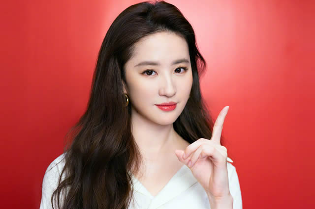 舒淇、刘嘉玲、李安、休出镜品牌,优雅礼服与梦想同框