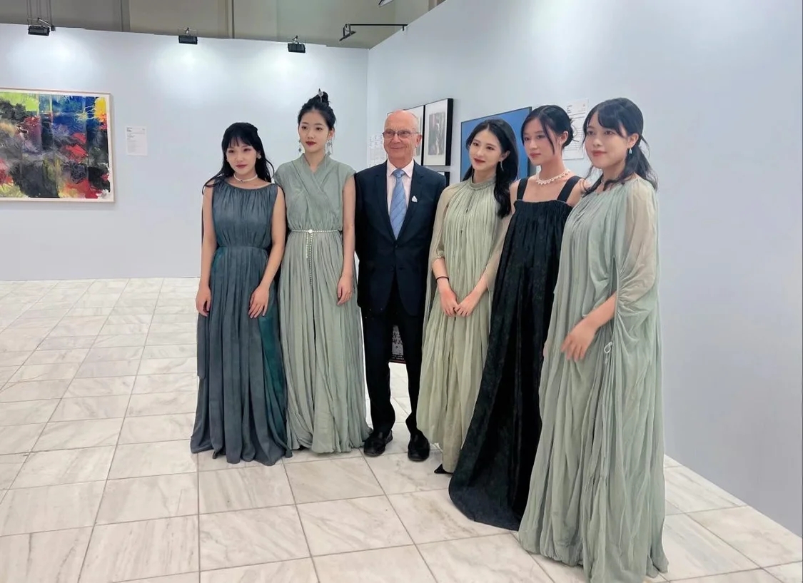 三营《走在偏僻的小巷》海报曝光,张毅带领哥哥重新踏上了追捕凶手的道路