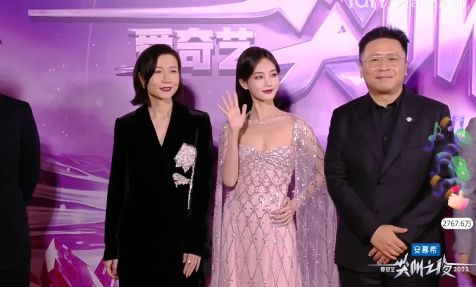 谢死后,发了一条信息来哀悼:她为她的兄弟付出了太多