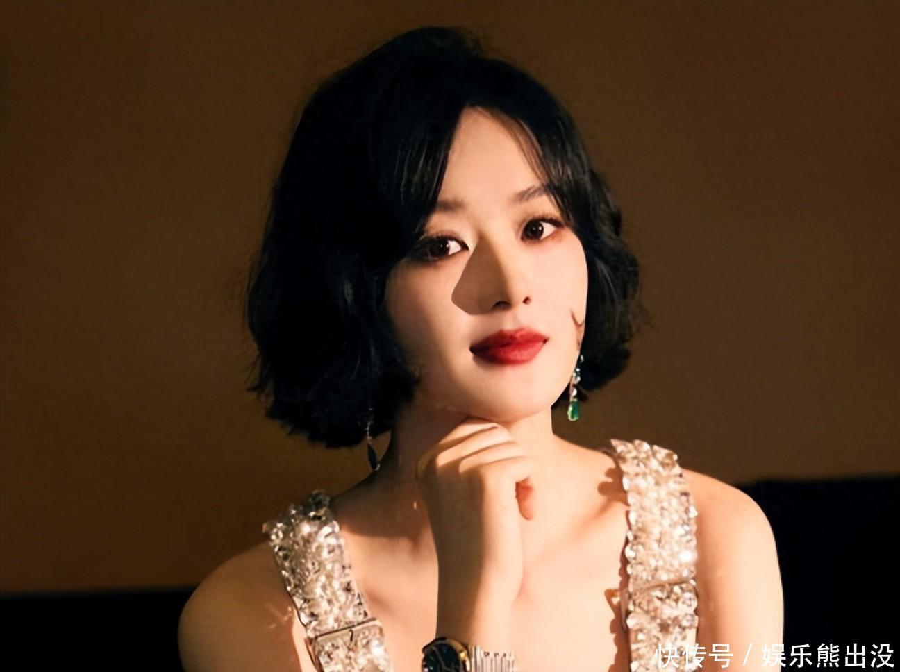 姜潮意大利补办婚礼,跑着奔向穿婚纱的麦迪娜,俩人忘情拥吻超甜