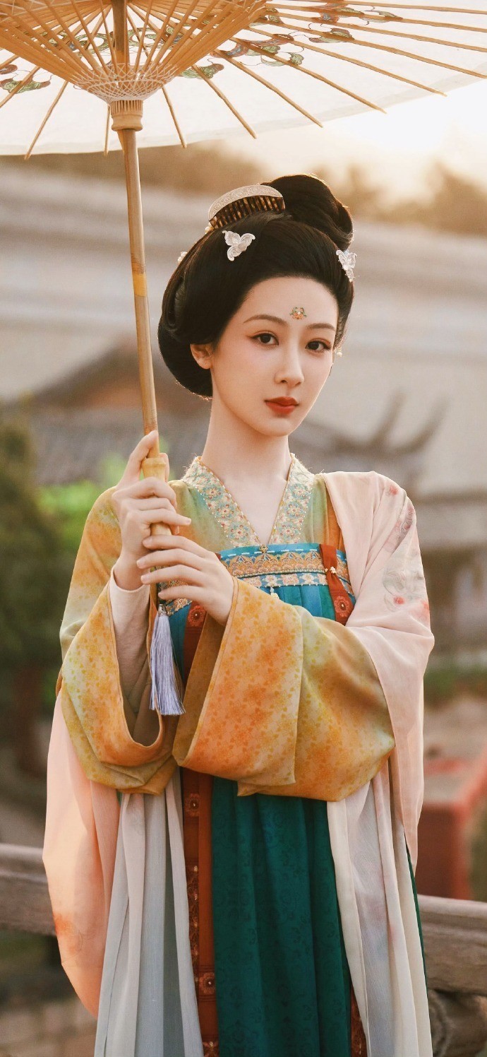 46岁张彤感慨不结婚不生娃超爽,与章子怡袁泉等并称中戏八大金钗