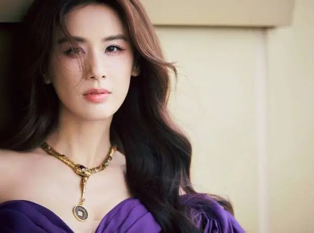 孙俪唇下痣引热议,娱乐圈女星痣韵各异